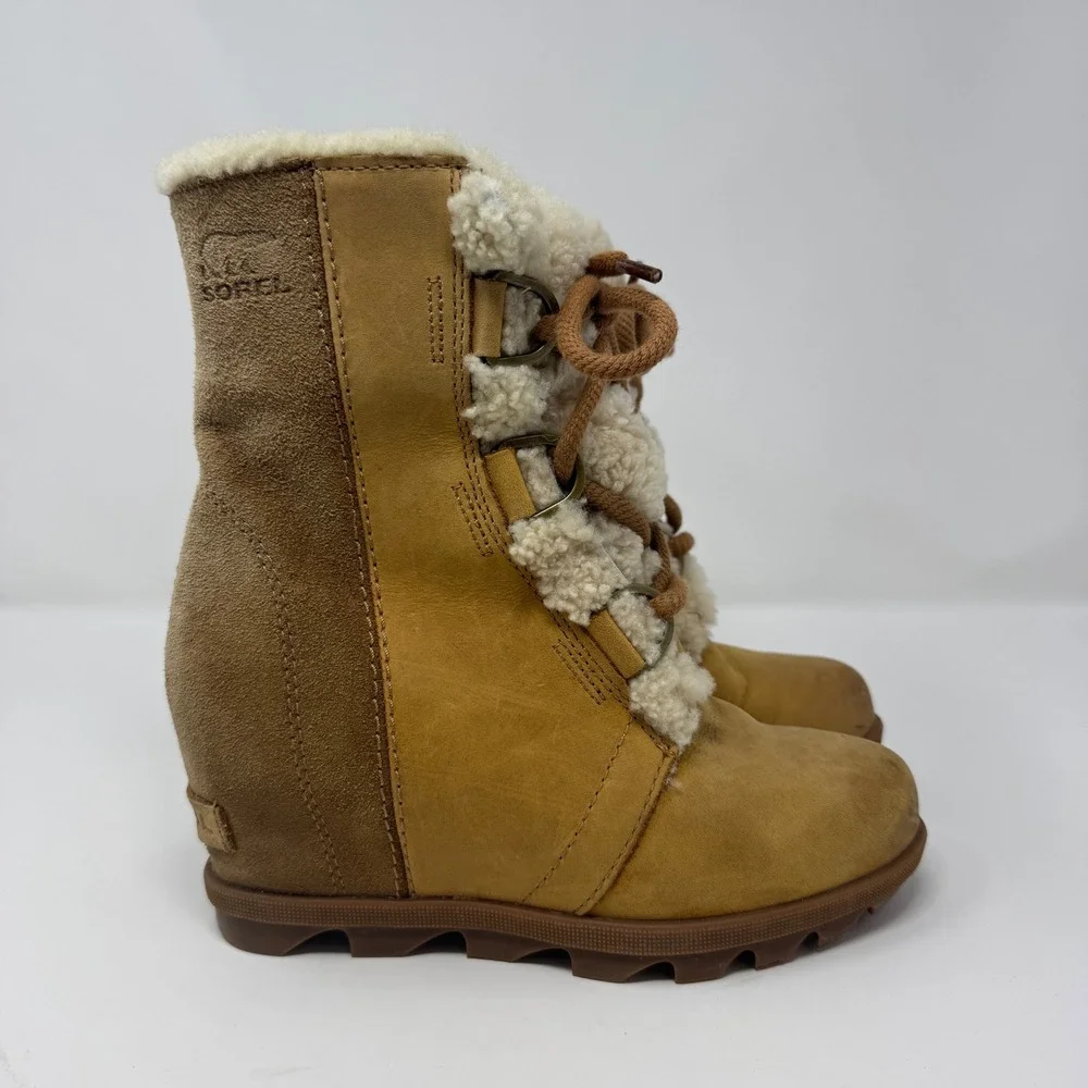 Sorel Women Joan of Arctic Wedge II Booties Tan‎ Suede Shearling Lace Up Size 6